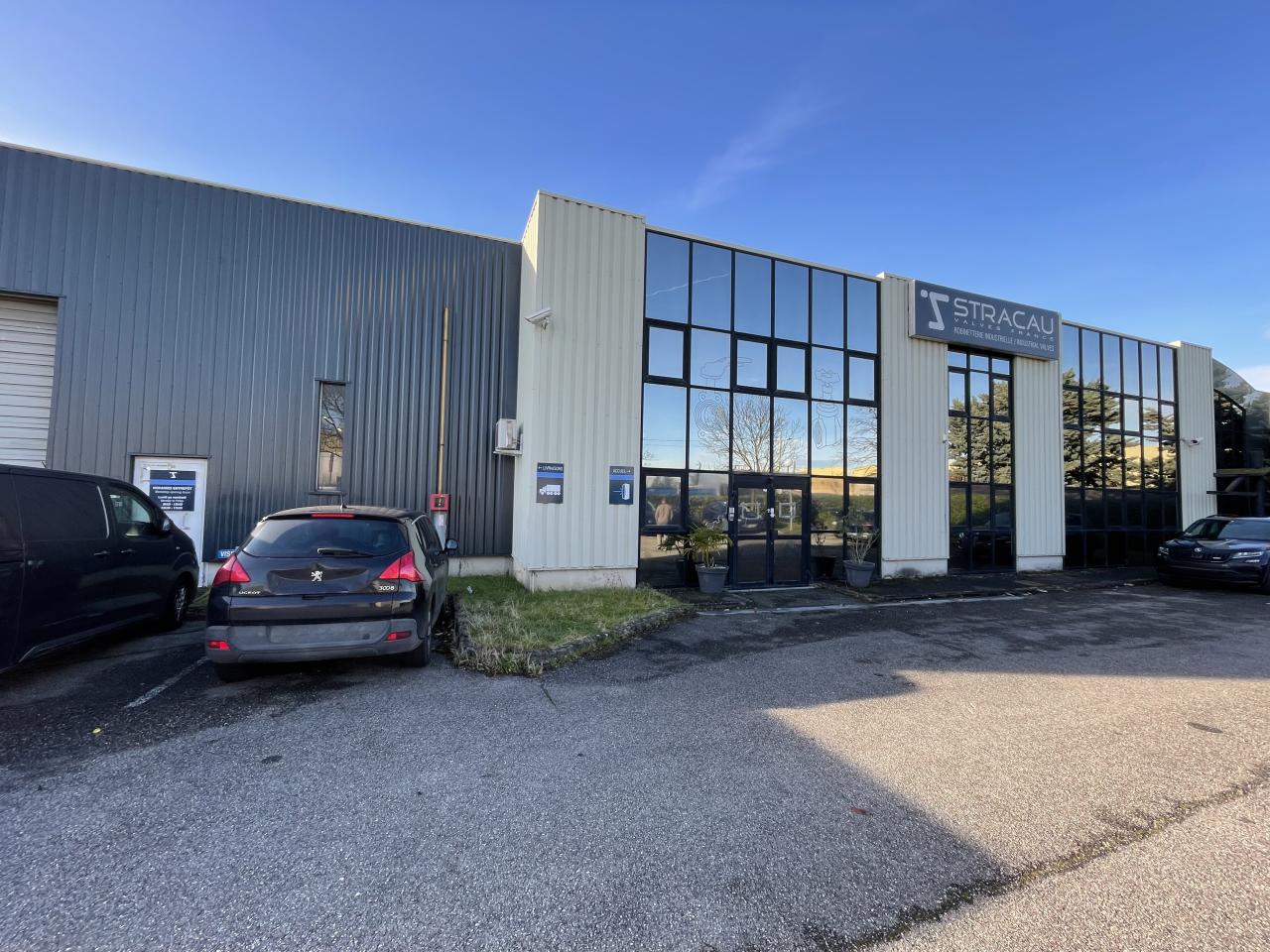 Local d'activité Genas 2000m² Location local d'activité Genas Rhône OLACT2529117 0